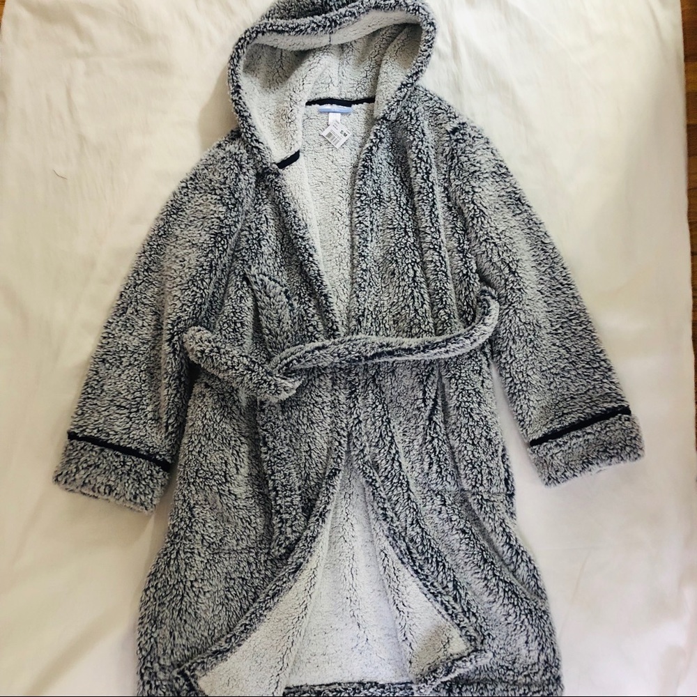2/10 SALE 🌻The fuzziest robe ever!